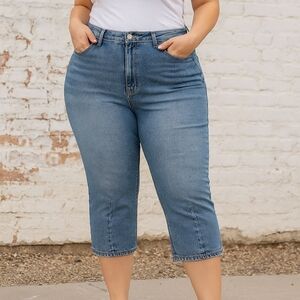 Universal Thread Women’s Bermuda Denim Shorts Size 18 100% Cotton NWT High Rise